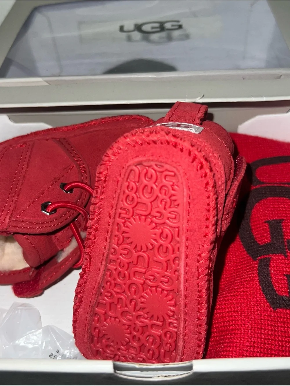 UGG Baby Neumel Lined Red Booties & Ugg Beanie Gift Set Size 0/1